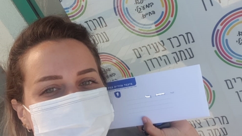 מקבלת מלגה.jpg