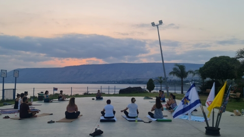 יום היוגה הבינל בעמק.jfif